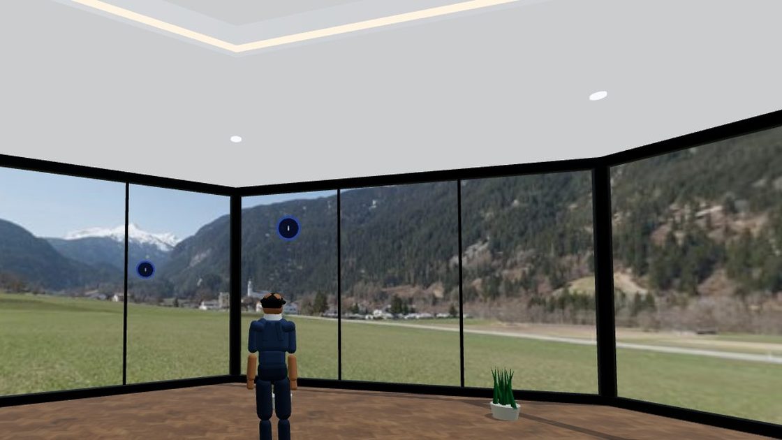 Ein in VRENT Studio gestalteter VR-Raum mit Panoramafenstern, hinter denen eine echte Schweizer Berglandschaft liegt.